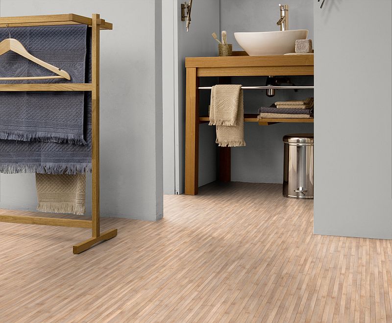 materialy-do-koupelny-vinyl-pvc--marmoleum-moderni-interier-koupelna-susak-podlaha-dreveny-stolek