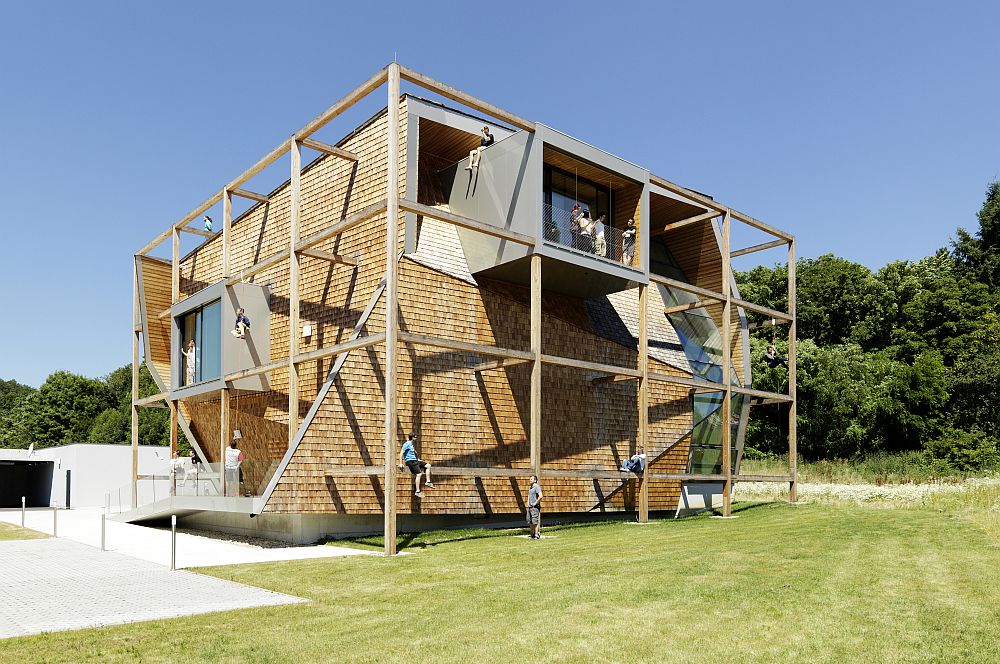 kancelarksa-budova-ze-dreva-drevostavba-office-off-rakousko-exterier-1