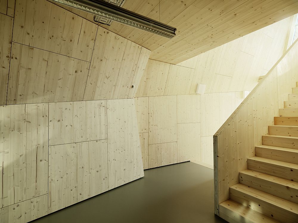 kancelarksa-budova-ze-dreva-drevostavba-office-off-rakousko-interier-2