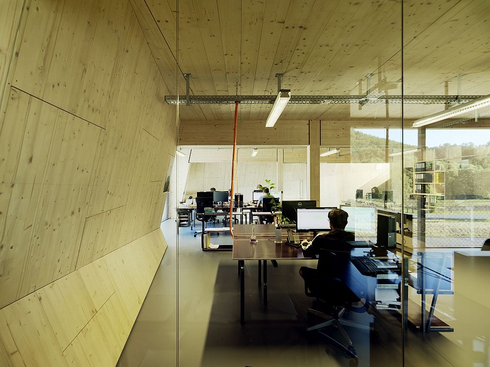 kancelarksa-budova-ze-dreva-drevostavba-office-off-rakousko-interier-3