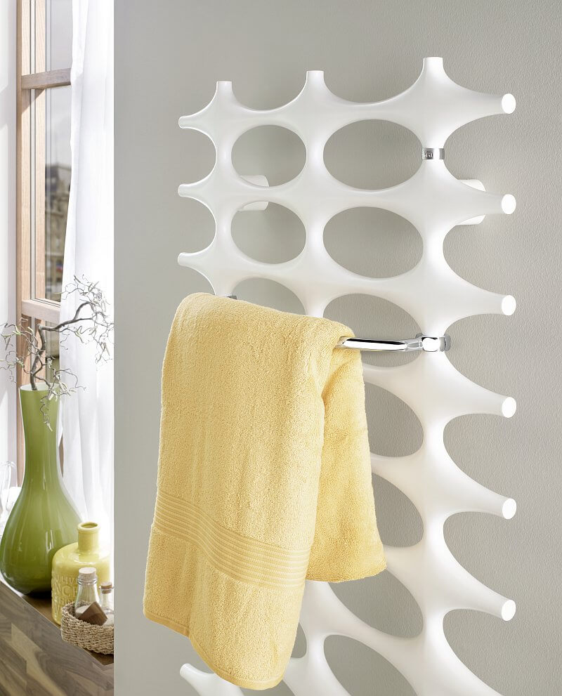 designovy-radiator-kerrmi-ideos-s-madlem-pro-zaveseni-rucniku