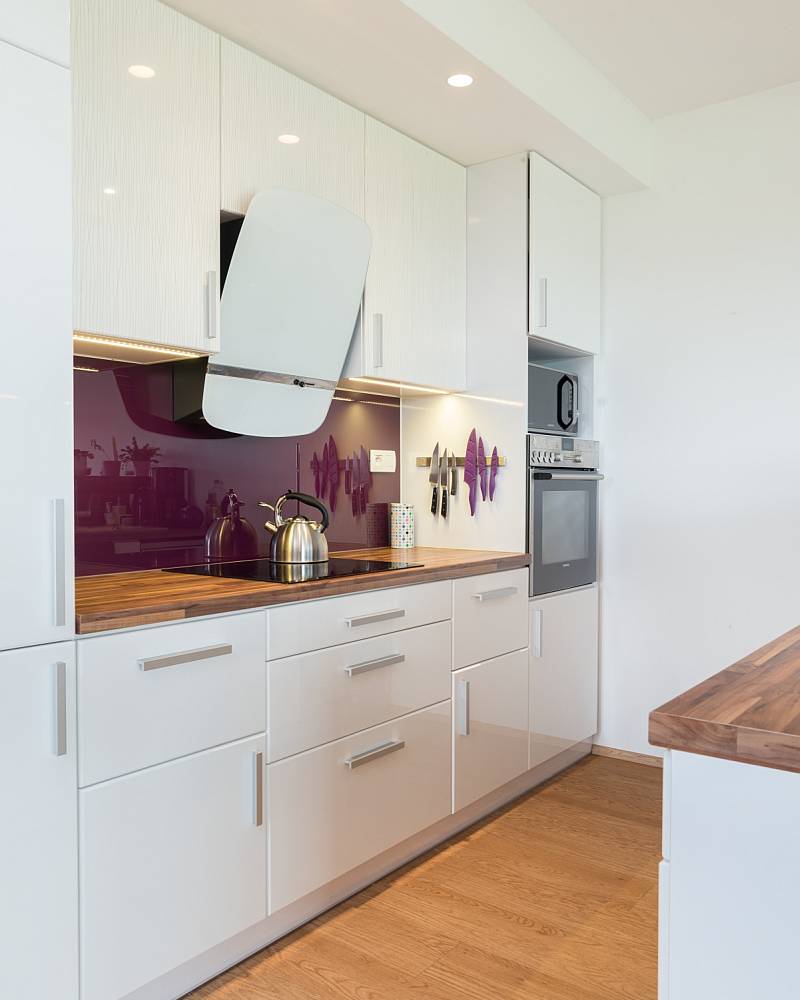 nastenna-kominova-digestor-interier-kuchyne