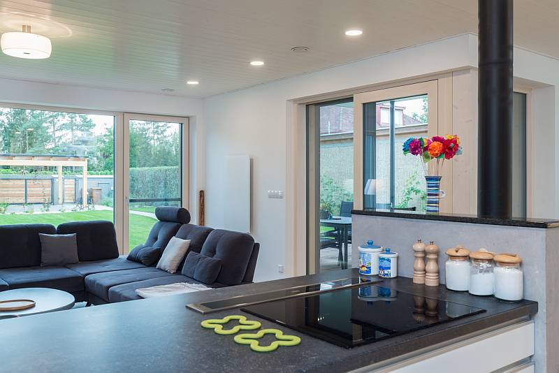 vestavna-digestor-zabudovana-v-kuchynske-desky-zasunuta