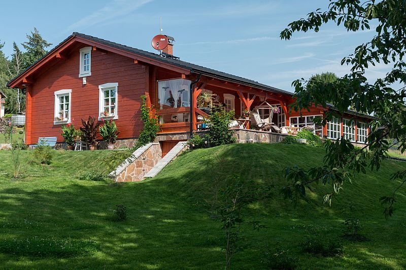 drevostavba-roubenka-ve-skandinavskem-stylu-kanadske-sruby-tabor