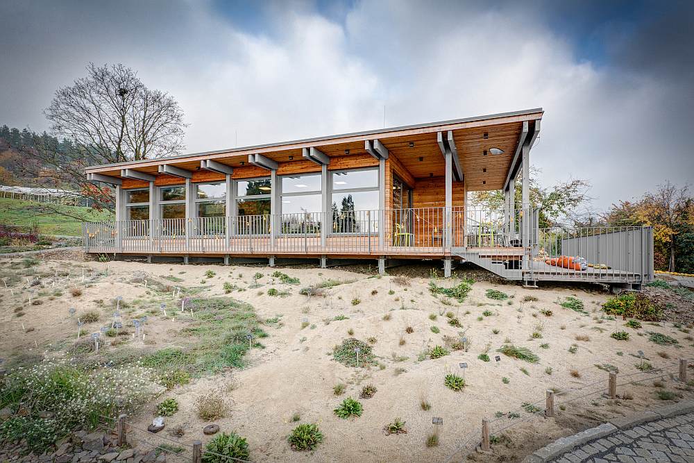 multifunkcni-drevostavba-altan-v-botanicke-zahrade-exterier-2