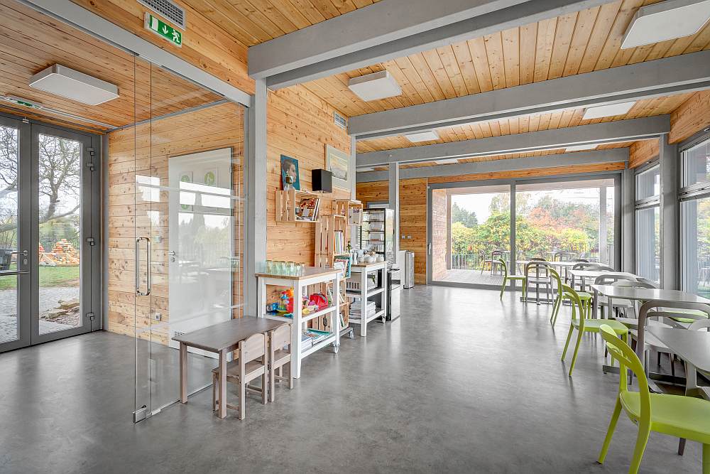 multifunkcni-drevostavba-altan-v-botanicke-zahrade-interier-2