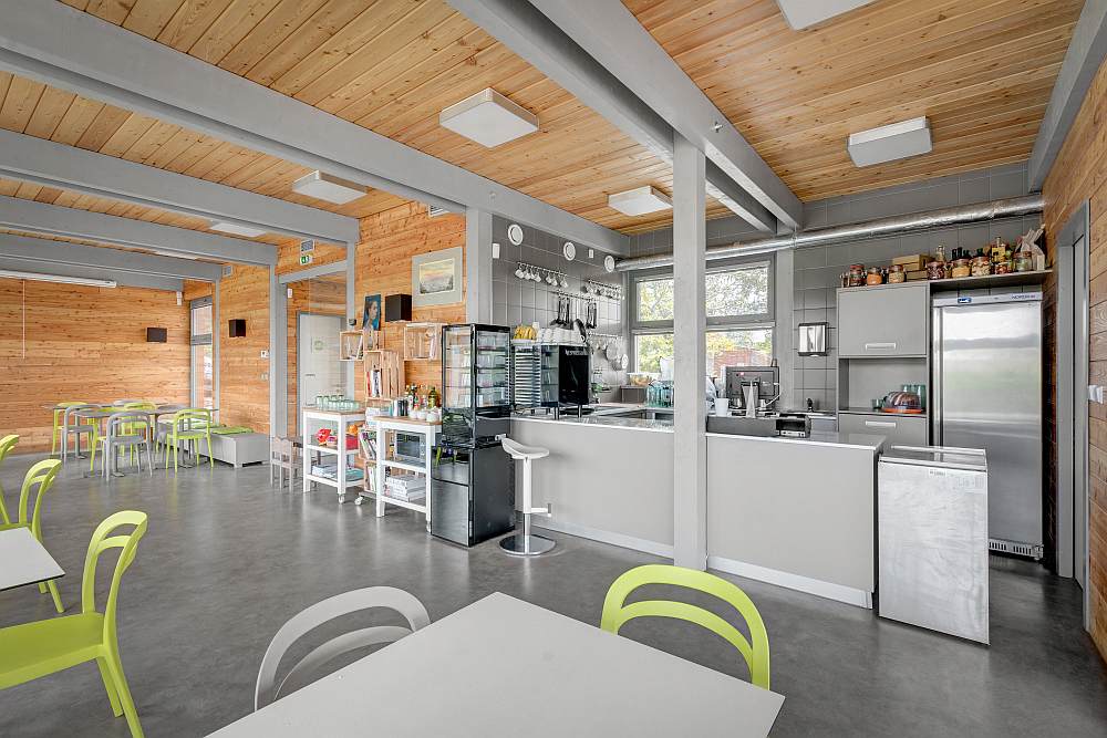 multifunkcni-drevostavba-altan-v-botanicke-zahrade-interier-4