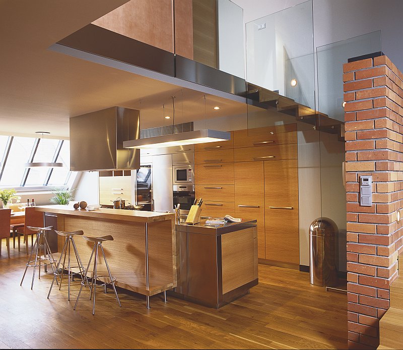 interier-kuchyne-drevena-podlaha