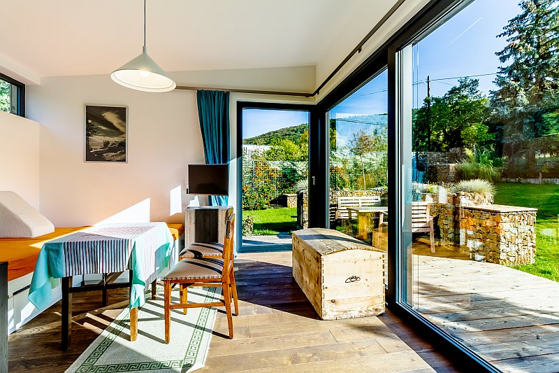 navsteva-drevostavby-bydleni-expresivne-studio-labor-13-interier-vejminek-1kk