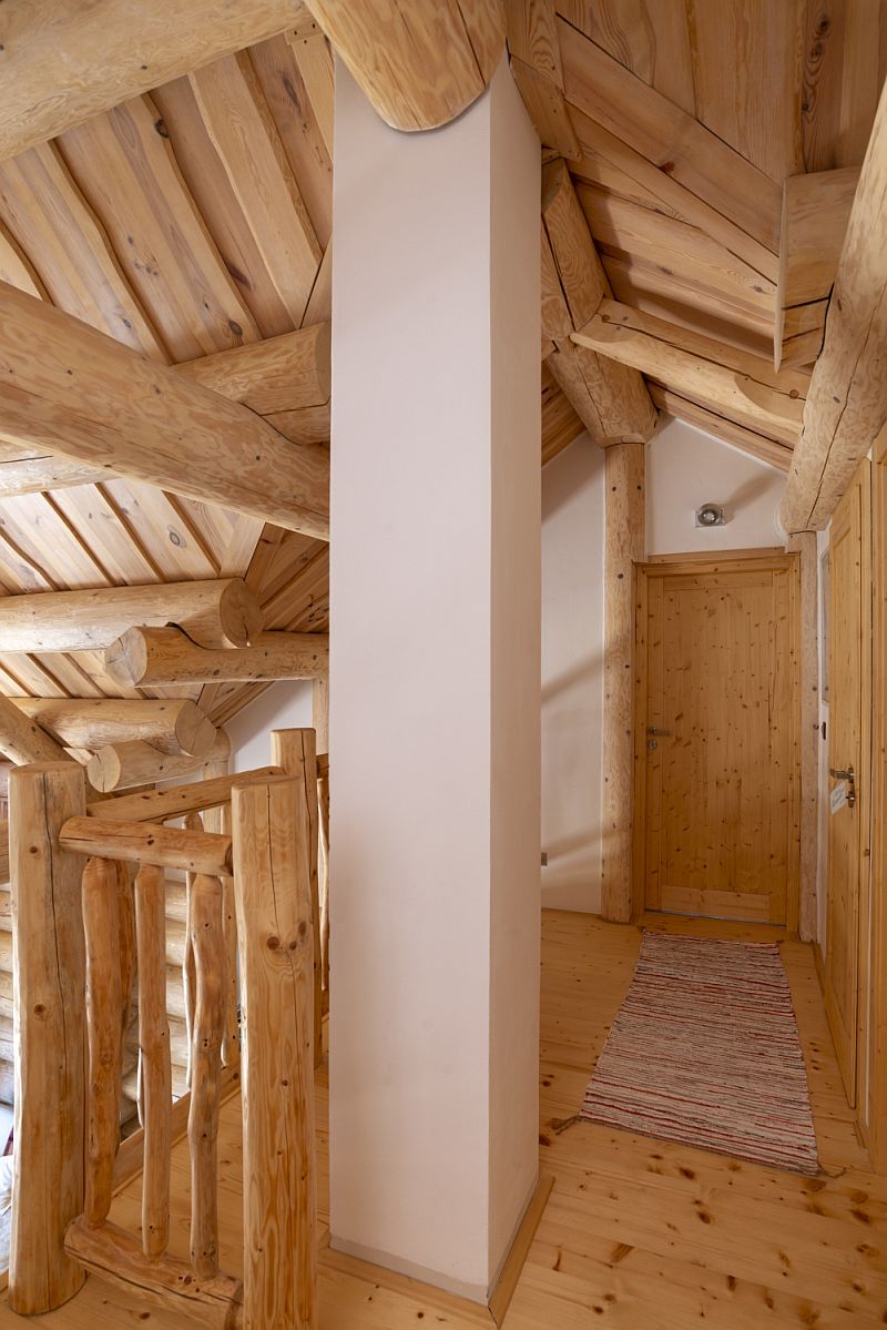 navsteva-drevostavby-domov-v-srdci-beskyd-sruby-pacak-interier-komin