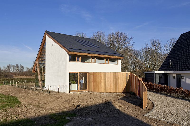 navsteva-drevostavby-holandsko-svetlo-kam-se-podivas-exterier-prijezdova-cesta