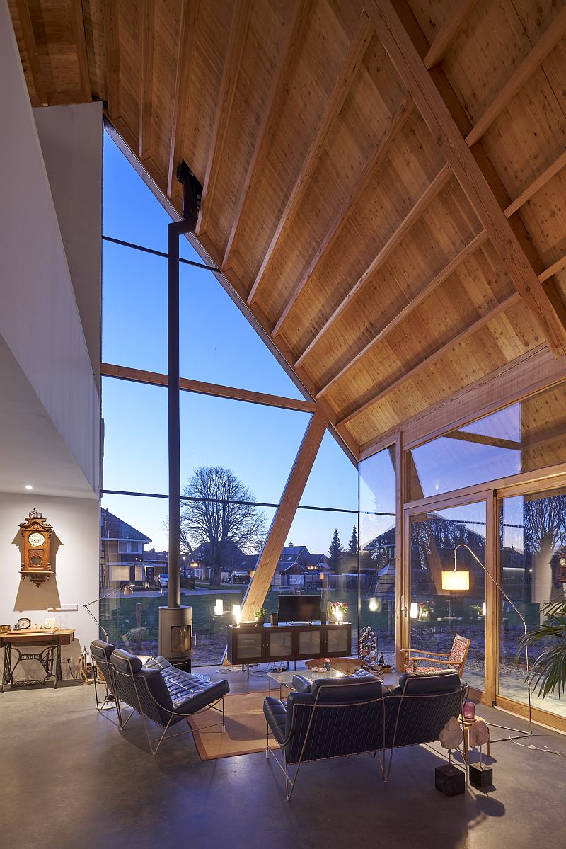 navsteva-drevostavby-holandsko-svetlo-kam-se-podivas-interier-hlavni-obytny-prostor-prosklene-steny-vyhled