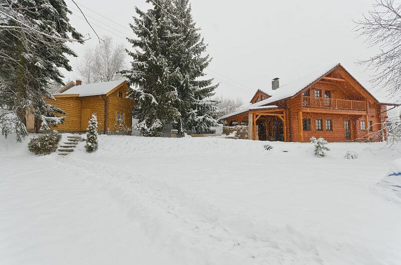 DrevoaStavby.cz | Roubenka sv&eacute;pomoc&iacute;