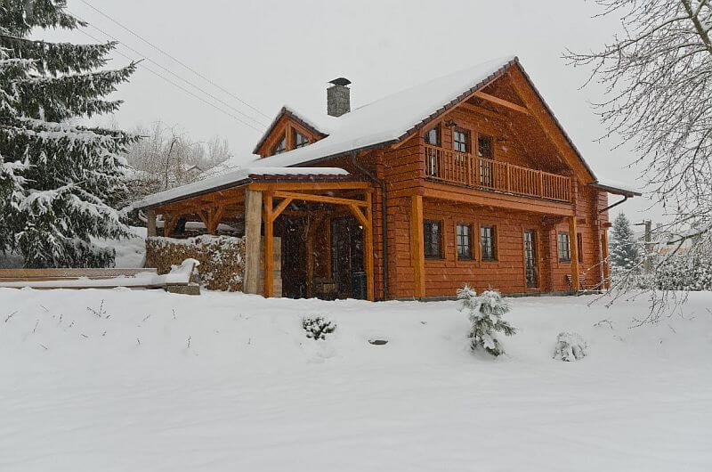 DrevoaStavby.cz | Roubenka sv&eacute;pomoc&iacute;