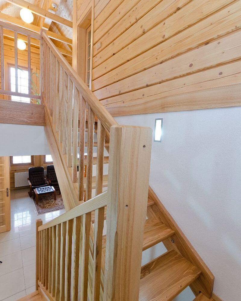 DrevoaStavby.cz | Roubenka sv&eacute;pomoc&iacute;