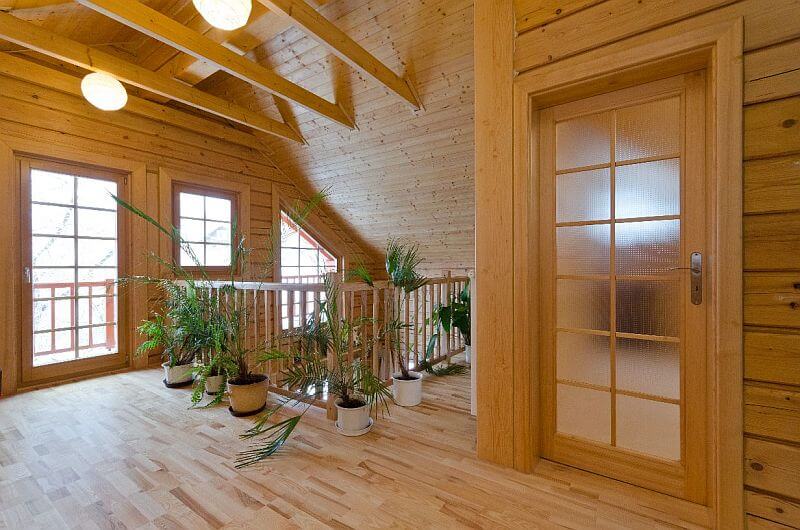 DrevoaStavby.cz | Roubenka sv&eacute;pomoc&iacute;