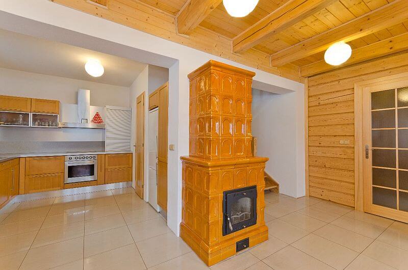 DrevoaStavby.cz | Roubenka sv&eacute;pomoc&iacute;