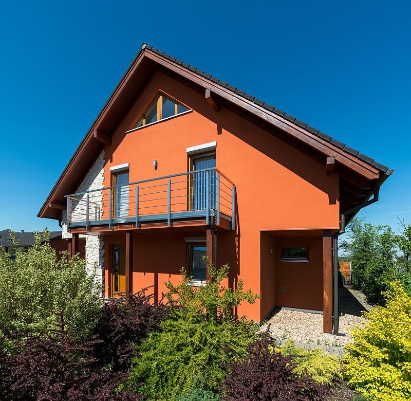 navsteva-drevostavby-dum-s-atriem-4732-exterier-zahrada-stitova-strana-tinified