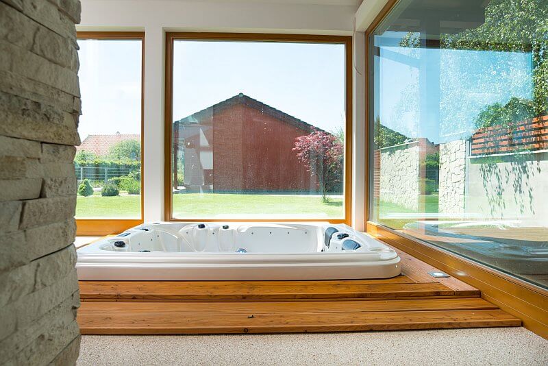 navsteva-drevostavby-dum-s-atriem-4732-interier-balneo-tinified