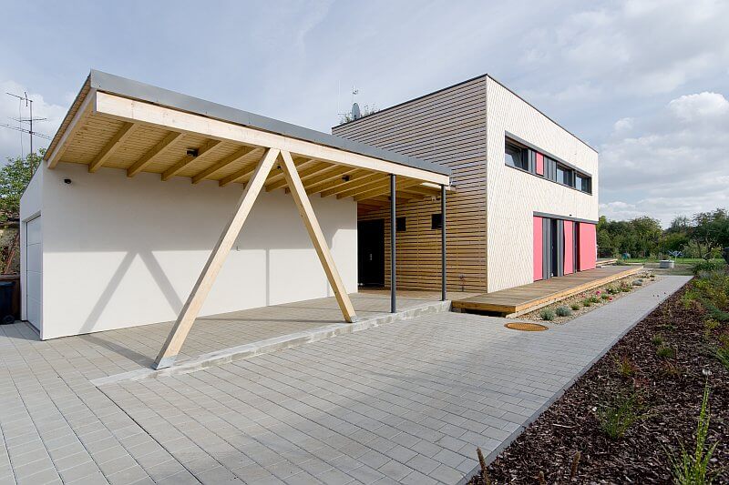 navsteva-drevostavby-extravagantni-kvadr-s-kamny-na-truc-prodesi-domesi-exterier-garaz-kryte-stani