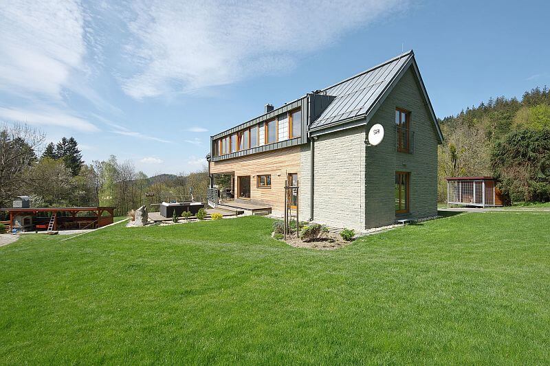 navsteva-drevostavby-jen-misto-nestaci-roznov-paseky-exterier-zahrada-vyhled