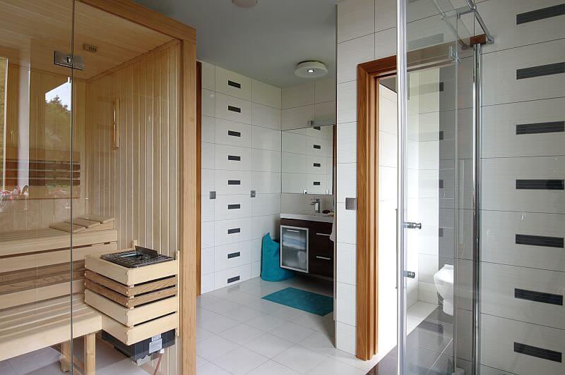 navsteva-drevostavby-jen-misto-nestaci-roznov-paseky-interier-koupelna-sauna