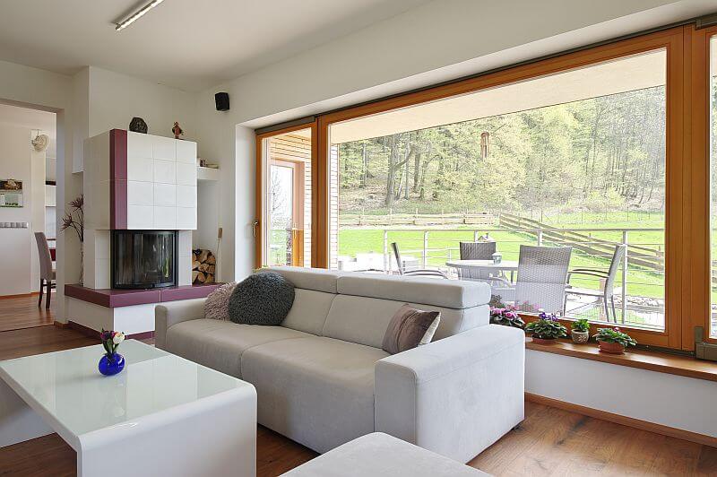 navsteva-drevostavby-jen-misto-nestaci-roznov-paseky-interier-obyvaci-pokoj