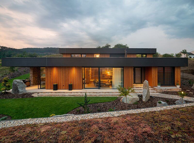 navsteva-drevostavby-konecne-ten-pravy-lucern-exterier-zelena-strecha-zahrada