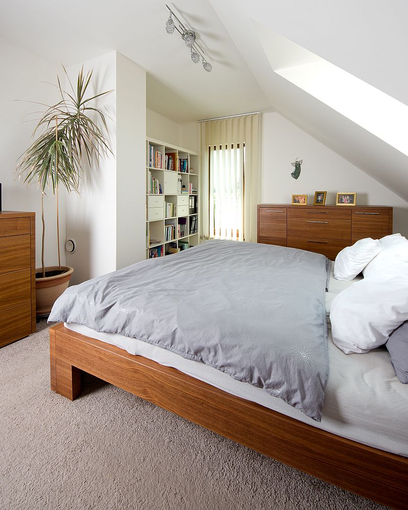 navsteva-drevostavby-mensi-drevostavba-i-zazemi-pro-psy-avanta-interier-loznice