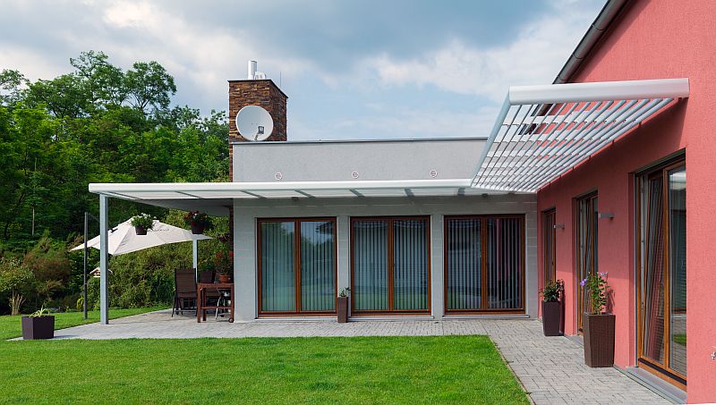 navsteva-drevostavby-moderni-montovana-drevostavba-mosty-k-vlastni-drevostavbe-haas-fertigbau-exterier-slunolamy