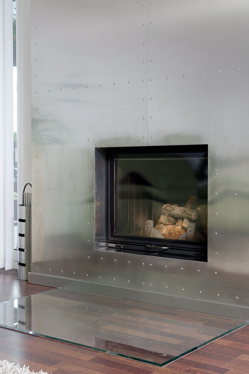 navsteva-drevostavby-moderni-montovana-drevostavba-mosty-k-vlastni-drevostavbe-haas-fertigbau-interier-plechove-oplasteni-krbu