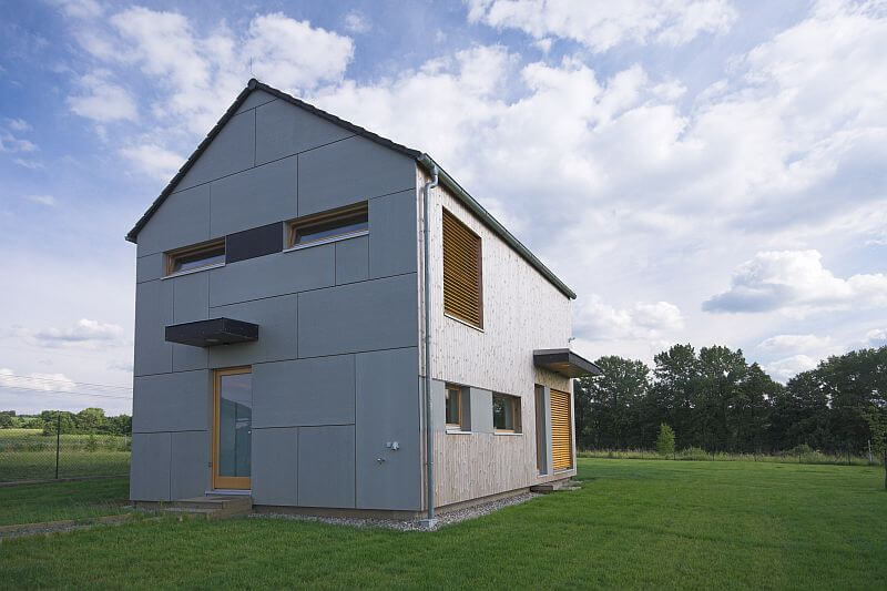 navsteva-drevostavby-na-truc-predsudkum-prodesi-domesi-exterier-vchod-zahrada