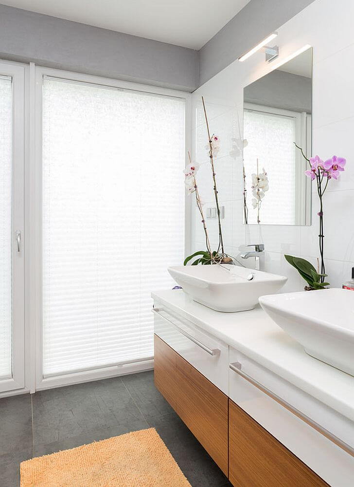 navsteva-drevostavby-novodoba-tvrz-prodesi-domesi-interier-koupelna-koupelnova-skrinka-umyvadla-zrcadlo