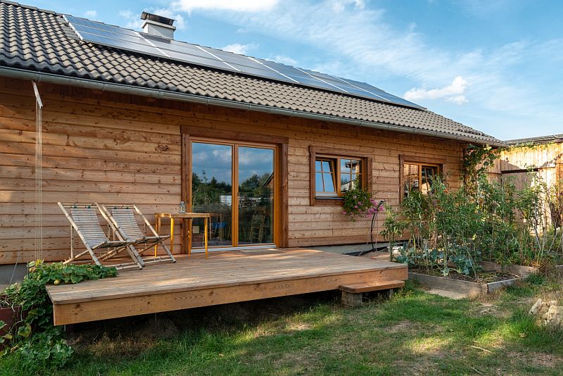 navsteva-drevostavby-podle-vlastni-sablony-exterier-drevena-terasa