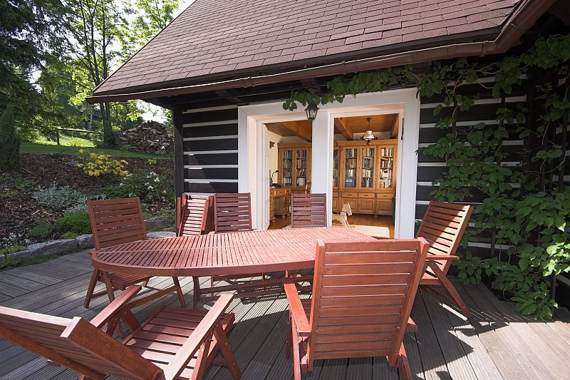 navsteva-drevostavby-roubenka-v-souladu-s-tradici-atrea-exterier-5