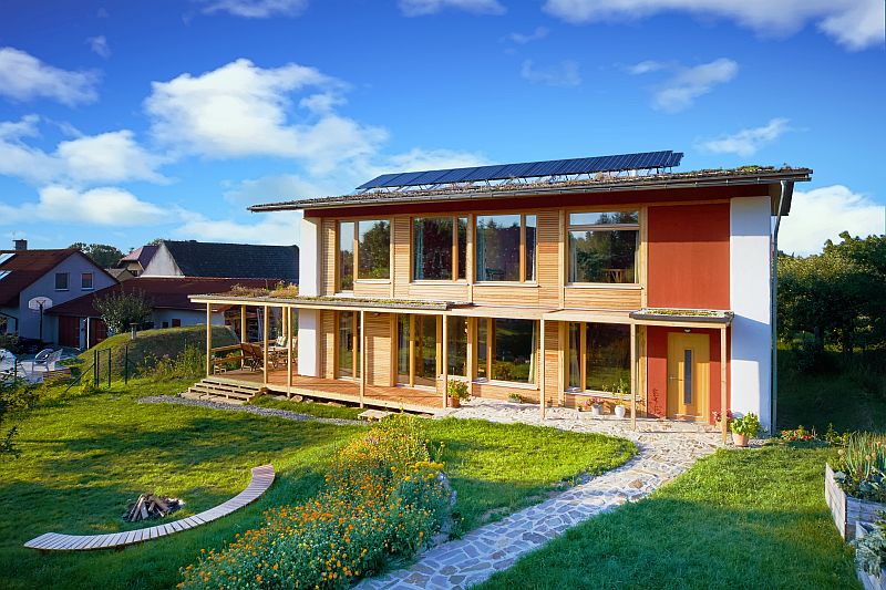 navsteva-drevostavby-slameny-hi-tech-exterier-zahrada-vstup