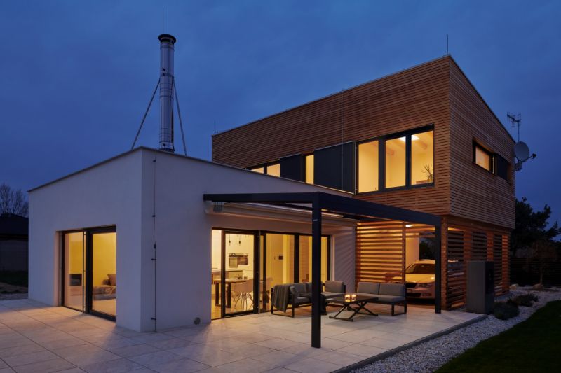 nizkoenergeticka-drevostavba-Lucern-vecer