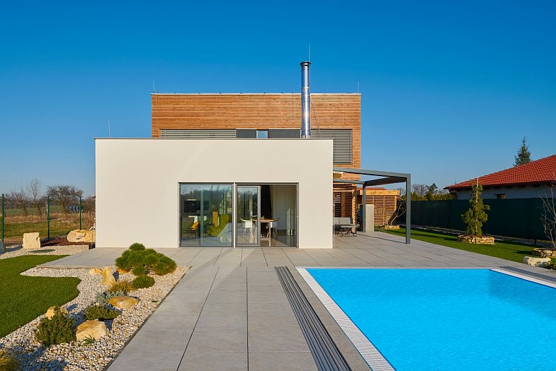 nizkoenergeticka-drevostavba-navsteva-lucern-exterier-bazen-zahrada-3