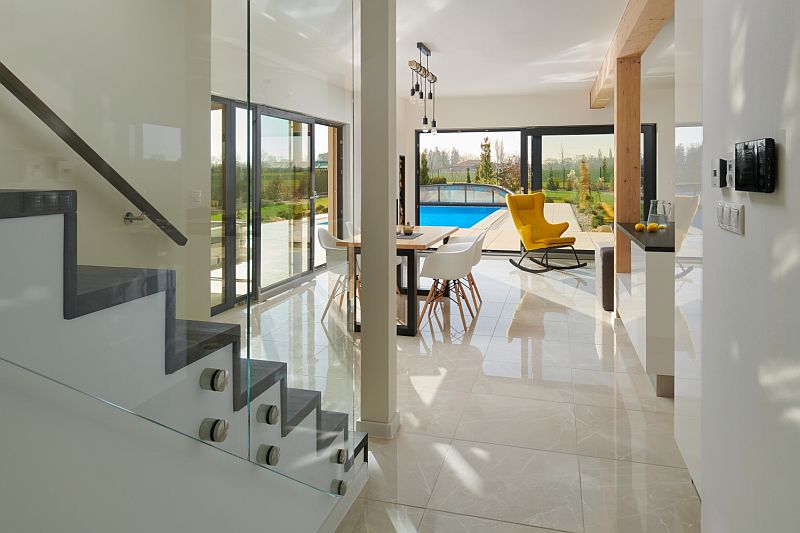 nizkoenergeticka-drevostavba-navsteva-lucern-interier-chotba-jidelna