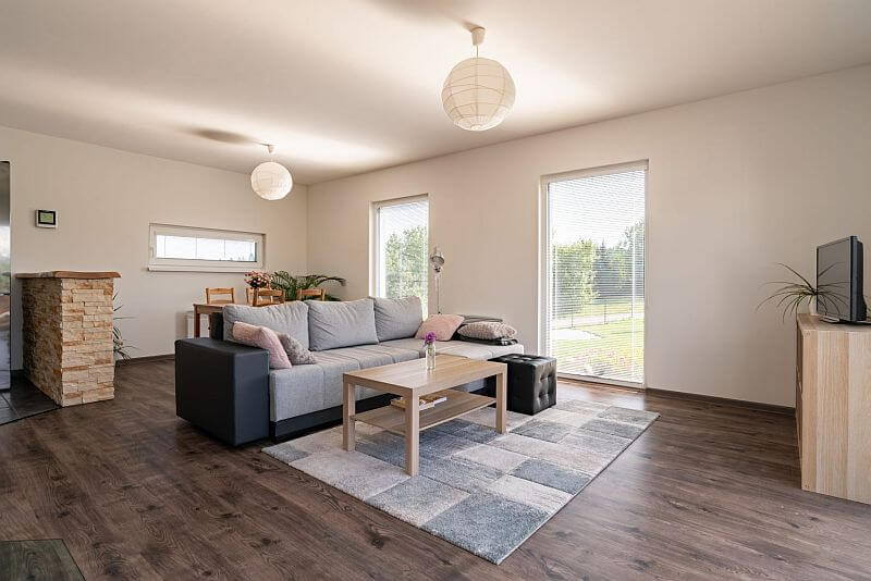 navsteva-drevostavby-ve-vlastnich-stopach-ms-haus-interier-obyvaci-pokoj