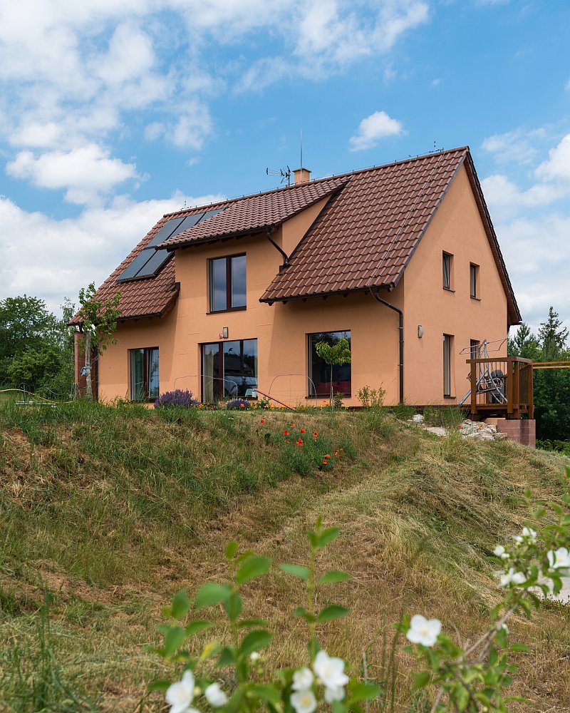 navsteva-drevostavby-voda-nad-zlato-pasivni-dum-exterier-zahrada