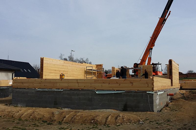 stavba-roubenky-kanadske-sruby-tabor