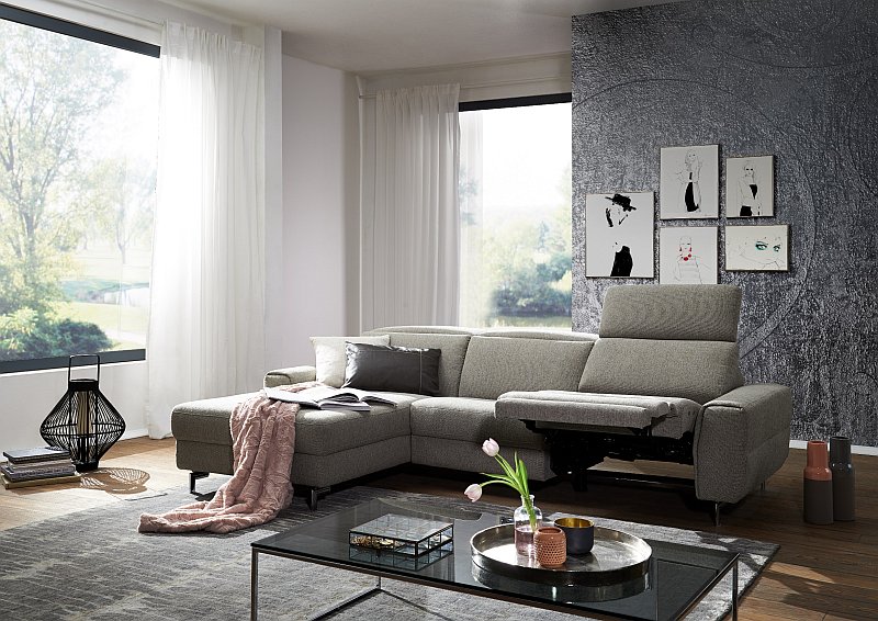 interier-obyvaci-pokoj-textilie-v-interieru-canape-angle-relax-triple-moteur-travis-xp