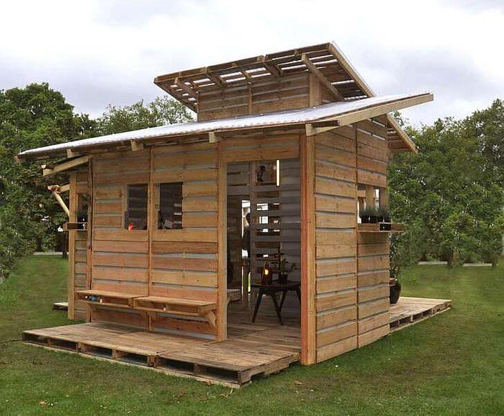 zahradni-domek-z-drevenych-palet-exterier