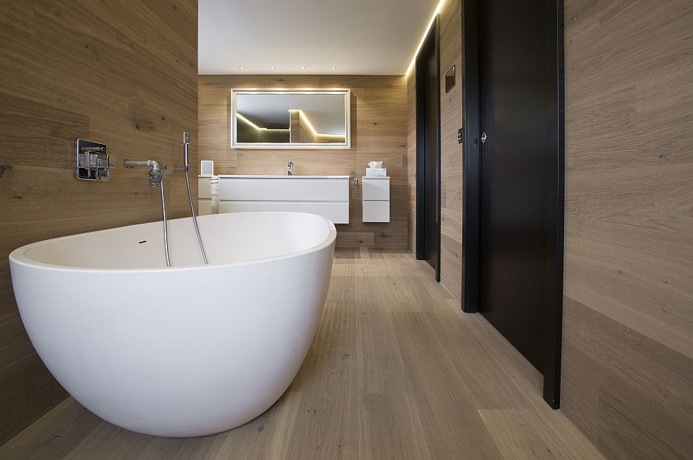 interier-koupelna-drevena-podlaha-do-koupelny