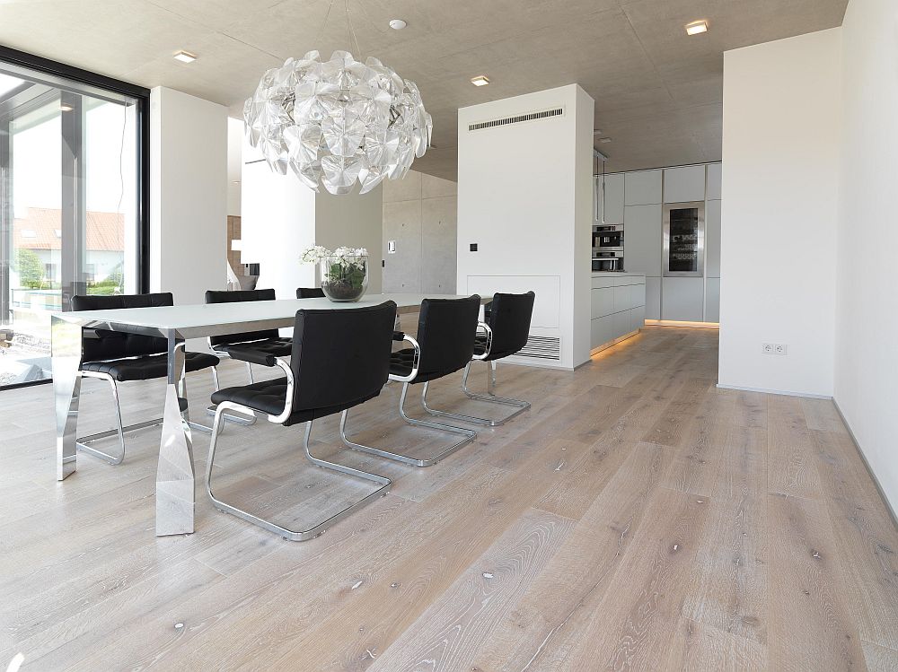 moderni-interier-jidelna-masivni-dubova-podlaha-admonter