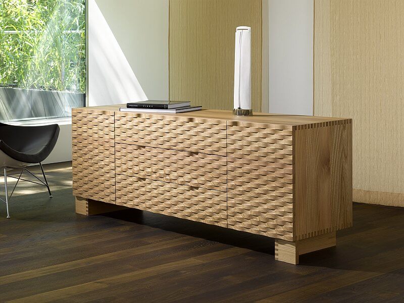 interier-moderni-drevena-komoda-jlimove-drevo