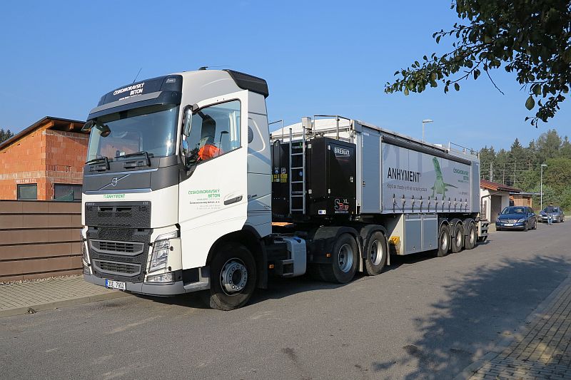 lite-podlahy-anhydritovy-lity-poter-anhyment-ceskomoravsky-beton-postup-4-prijezd-mobilni-vyrobni-linky