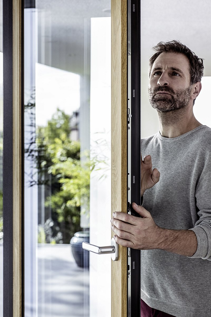 plastova-okna-drevodekory-woodec-propracovana-struktura-dreva-na-pohled-i-omak