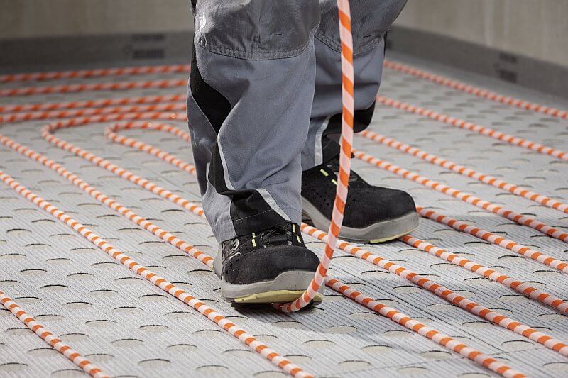 podlahove-teplovodni-vytapeni-rehau-instalace